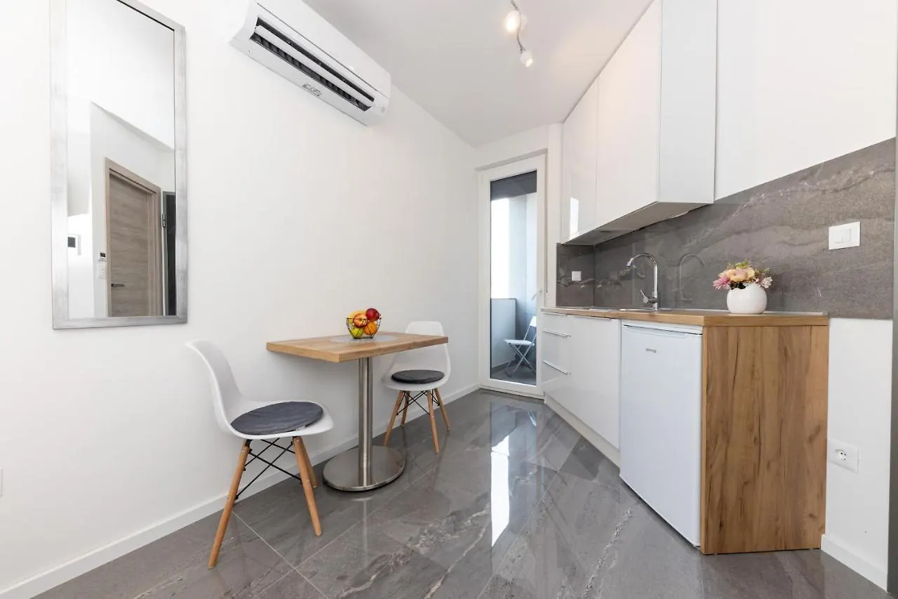 New Studio For 2, Free Private Garage Spot, Wi-Fi, 200 M From Mall Of Σπλιτ 0*,