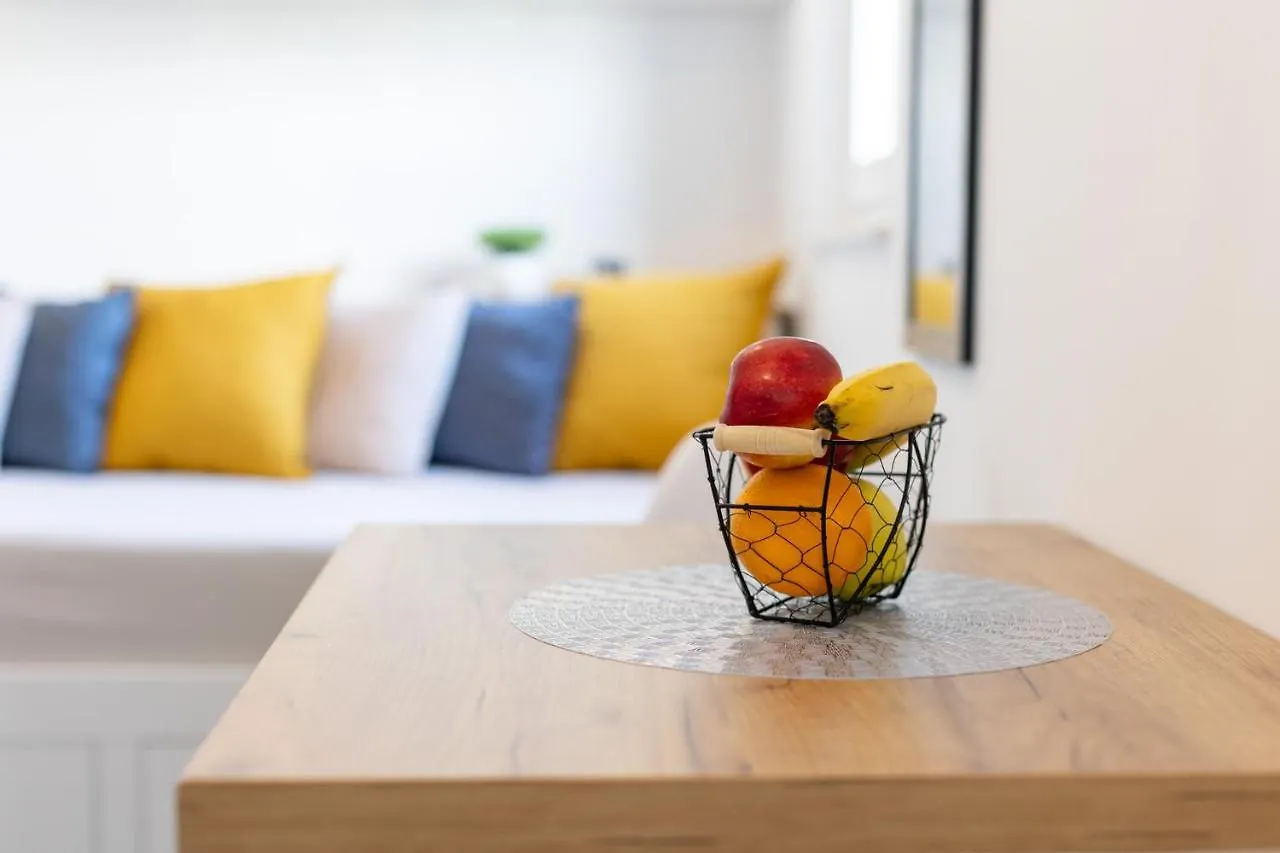 Διαμέρισμα New Studio For 2, Free Private Garage Spot, Wi-Fi, 200 M From Mall Of Σπλιτ Κροατία