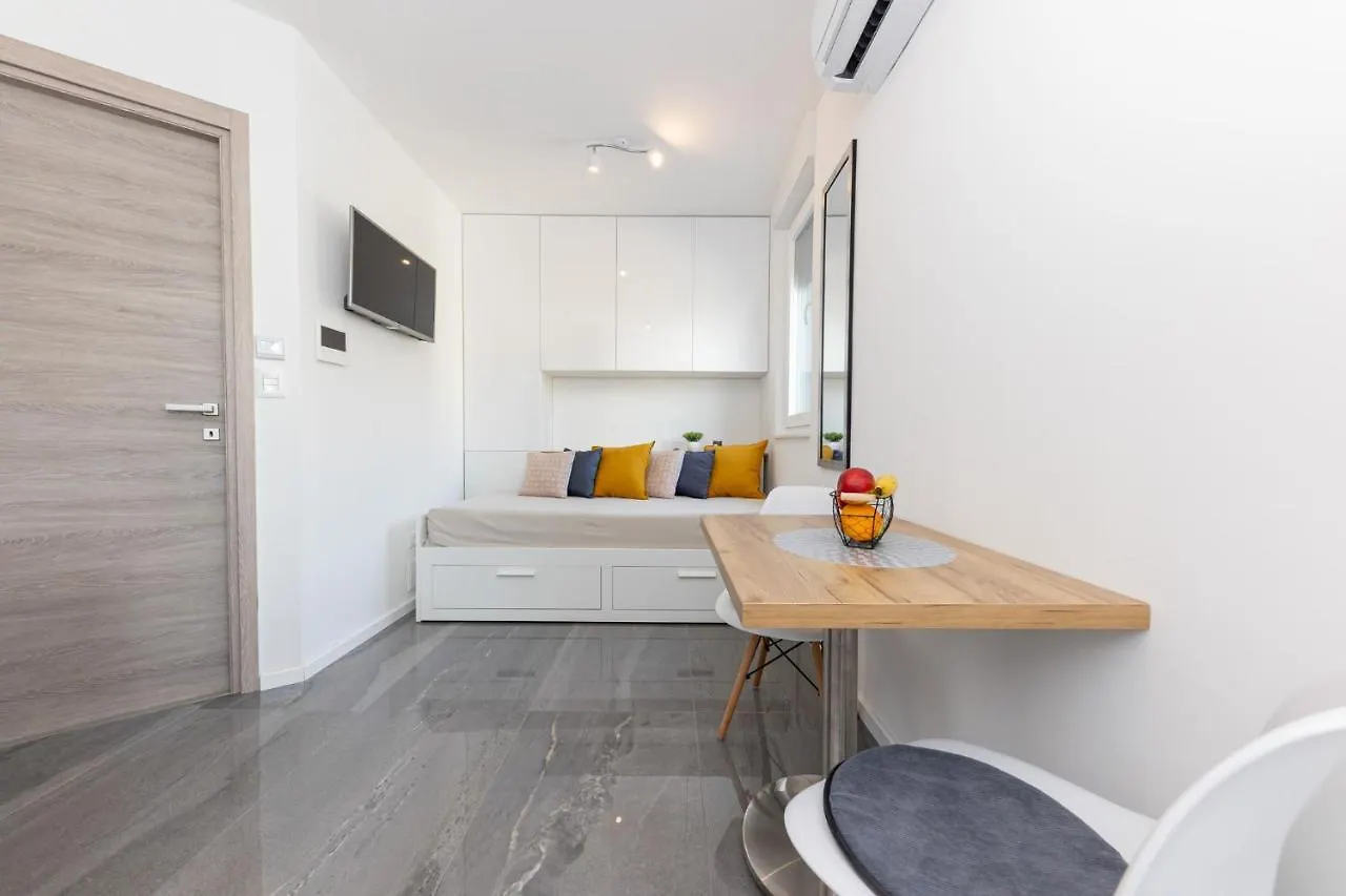 New Studio For 2, Free Private Garage Spot, Wi-Fi, 200 M From Mall Of Σπλιτ Κροατία