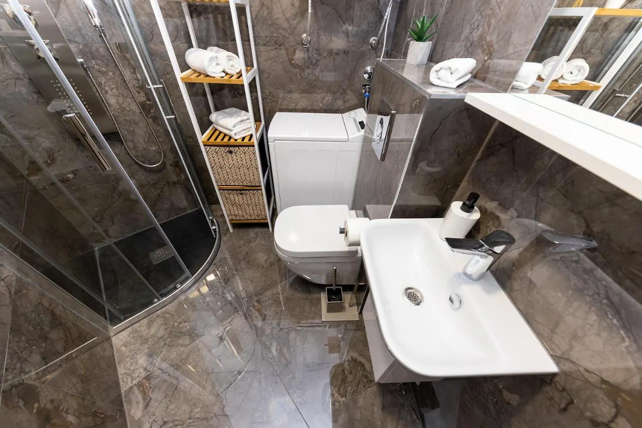 New Studio For 2, Free Private Garage Spot, Wi-Fi, 200 M From Mall Of Σπλιτ Διαμέρισμα