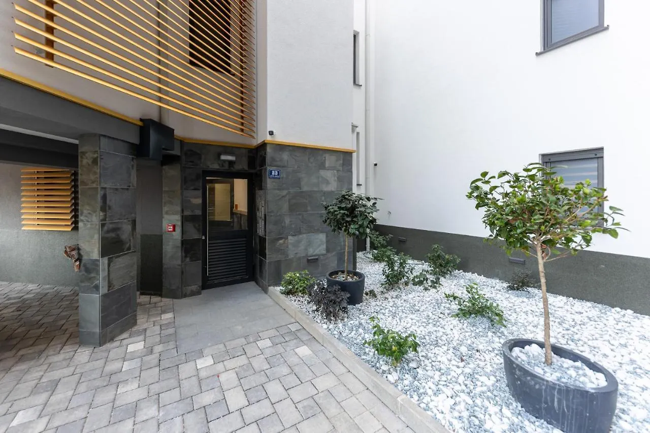 New Studio For 2, Free Private Garage Spot, Wi-Fi, 200 M From Mall Of Σπλιτ 0*,  Κροατία