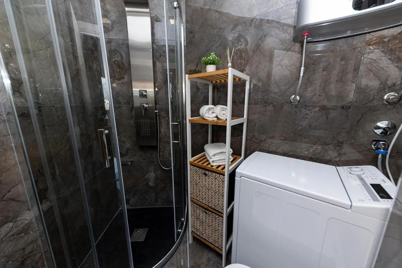 Apartment New Studio For 2, Free Private Garage Spot, Wi-Fi, 200 M From Mall Of Split