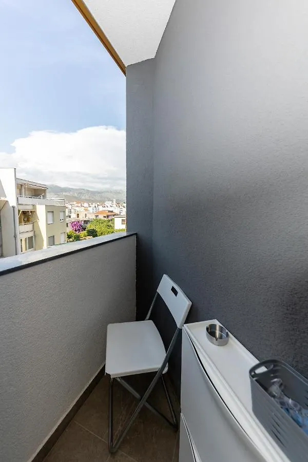 New Studio For 2, Free Private Garage Spot, Wi-Fi, 200 M From Mall Of Split