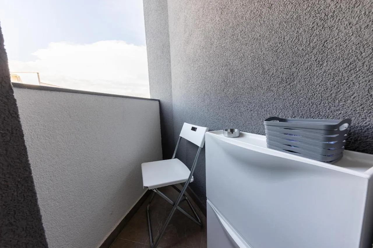 Apartment New Studio For 2, Free Private Garage Spot, Wi-Fi, 200 M From Mall Of Split