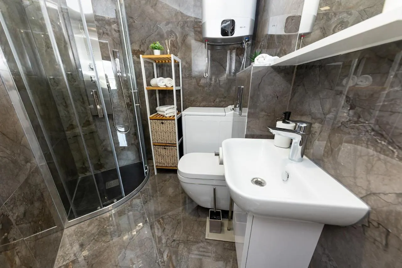 Apartment New Studio For 2, Free Private Garage Spot, Wi-Fi, 200 M From Mall Of Split